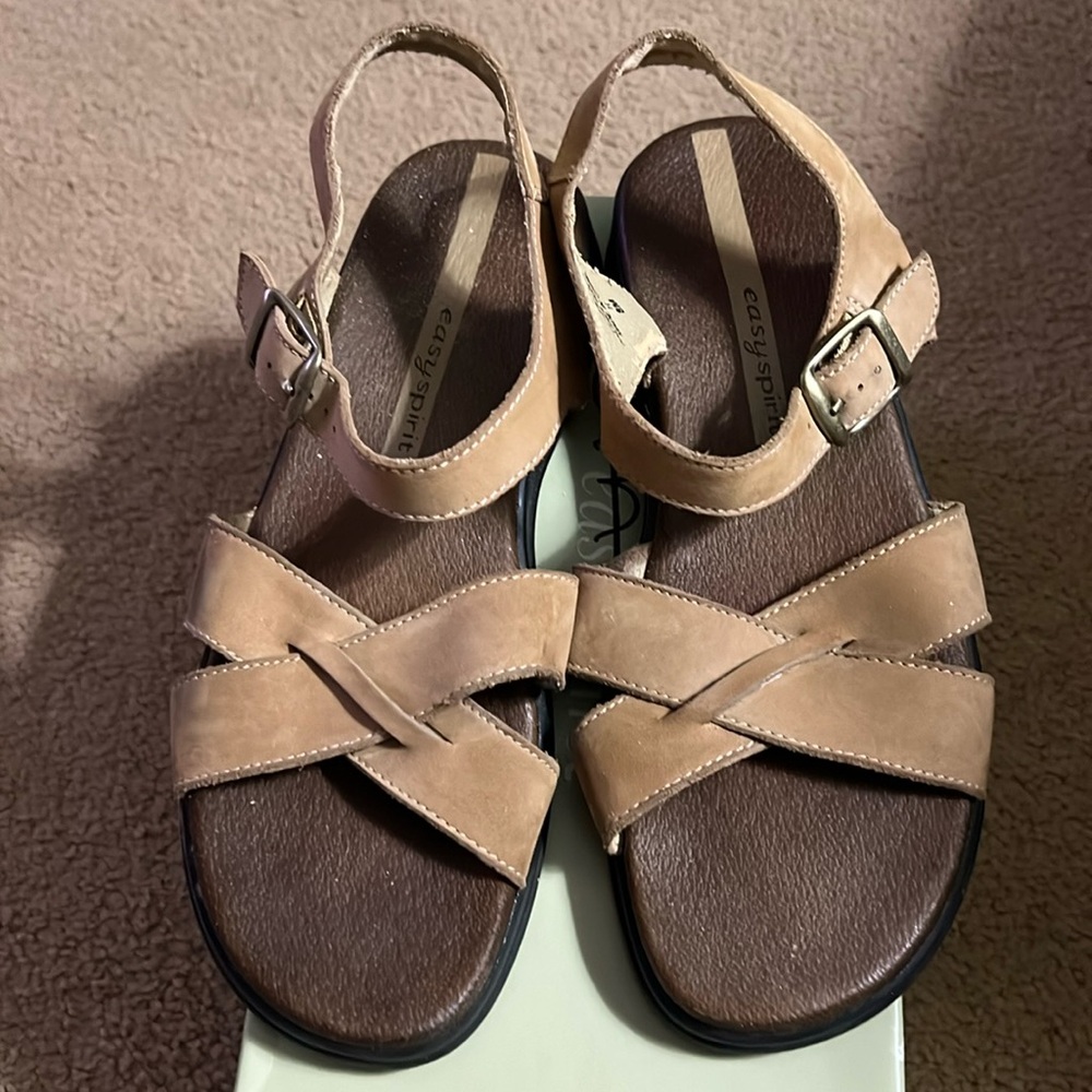Easy Spirit size 8 beige all leather upper in box, broken in very soft leather